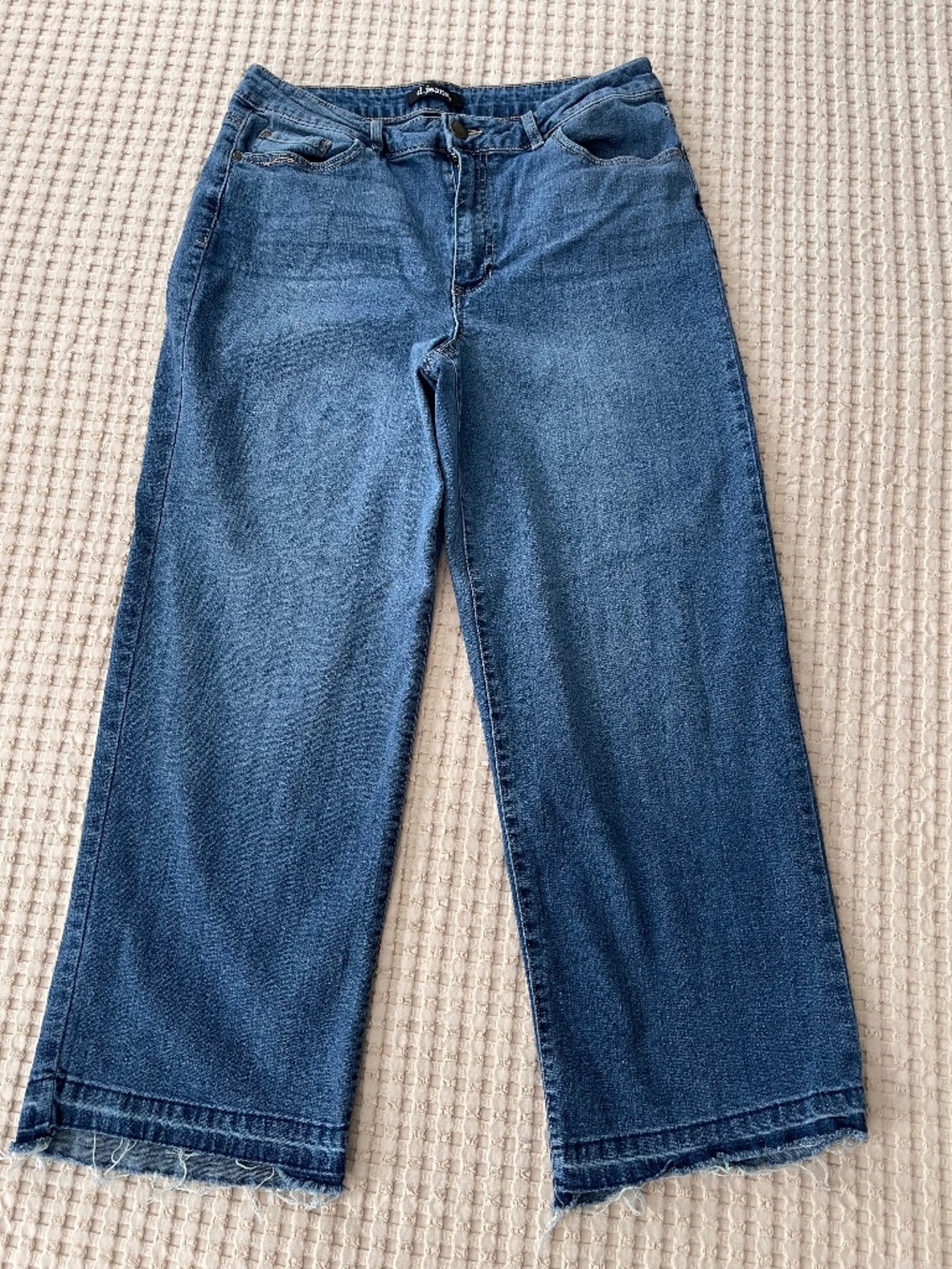 D Jeans Women's Size 12 Cropped Wide Leg Jeans Raw Frayed Hem